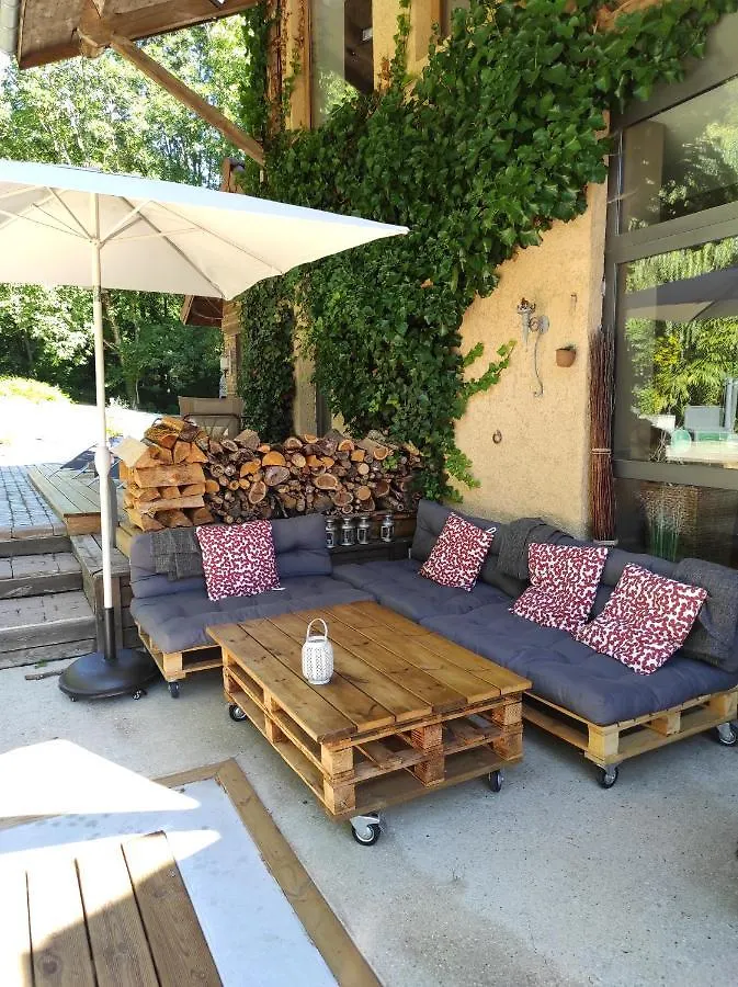 Lili Paradis Saint-Savin  Couette-café Saint-Savin (Isere)